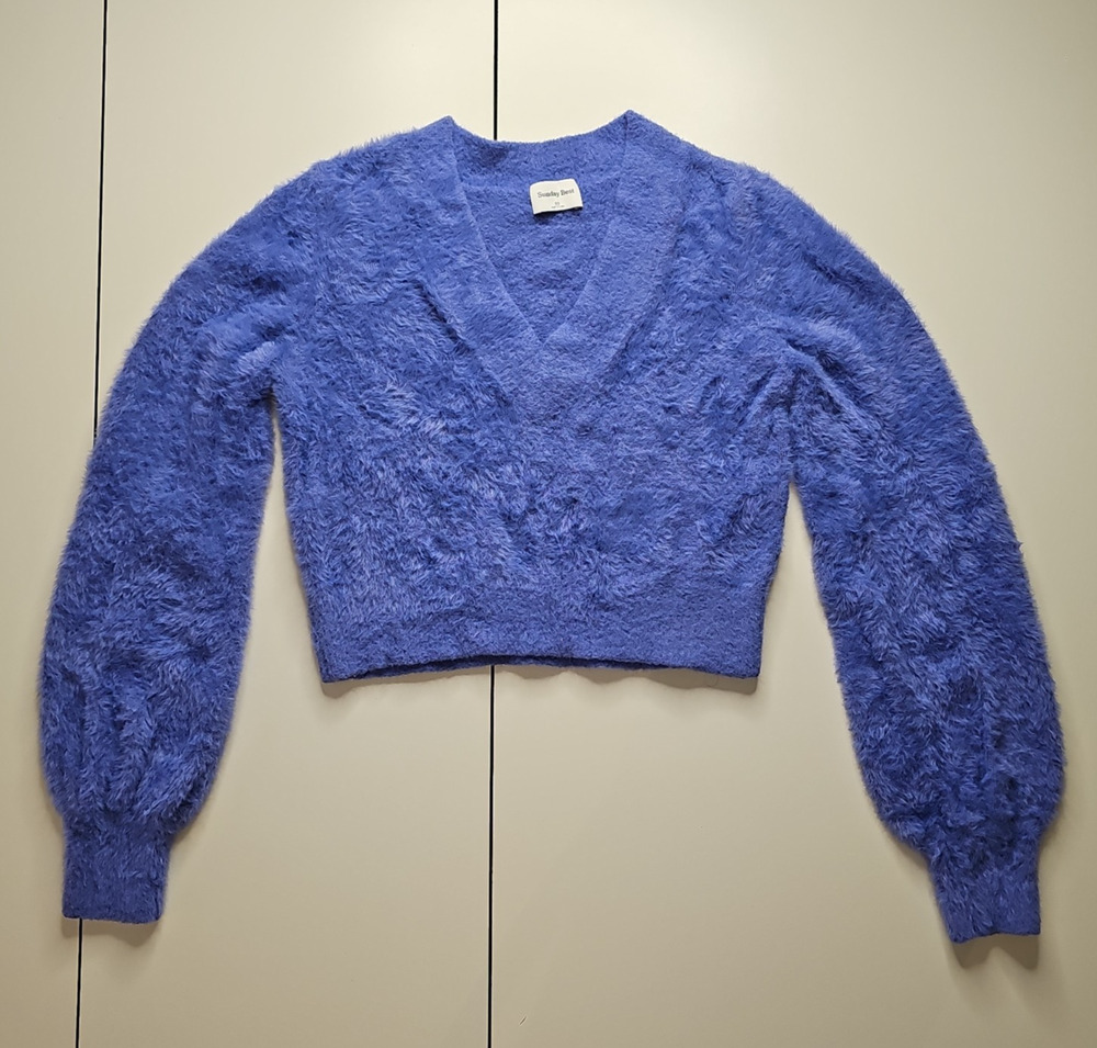 Aritzia Sunday Best Kitten V Neck Sweater XS Purple Haze Fuzzy Cropped Balloon
